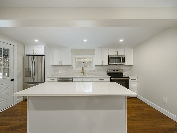 3rd image of 534 River Rd