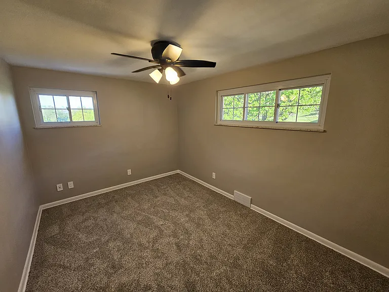 236 McCartney Dr — Photo 38