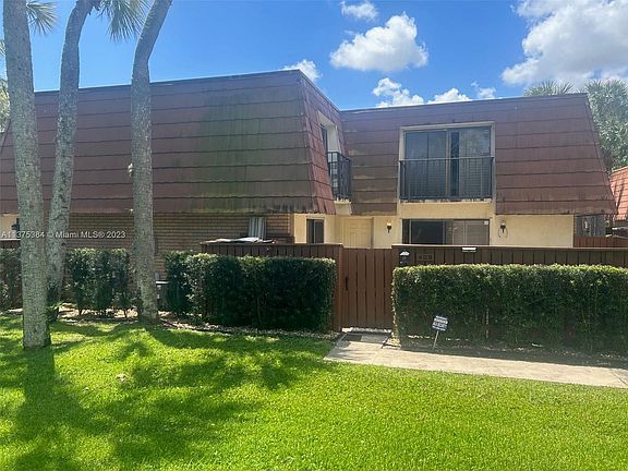 4th image of 409 Live Oak Ln #409
