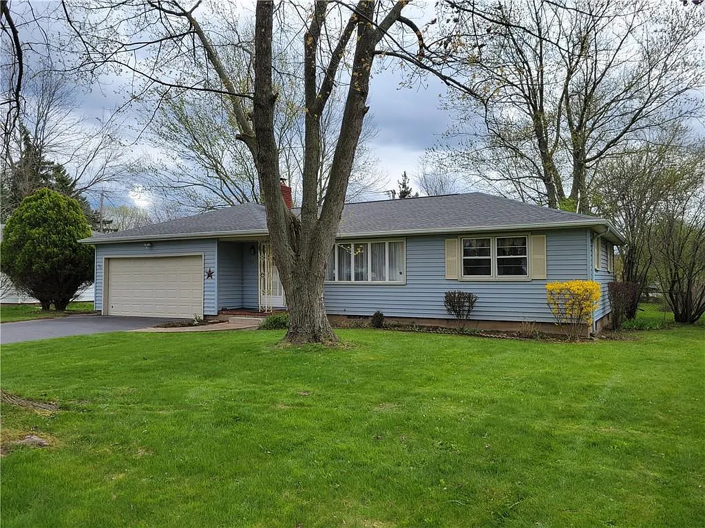 300 Sunnyside Dr — Photo 2