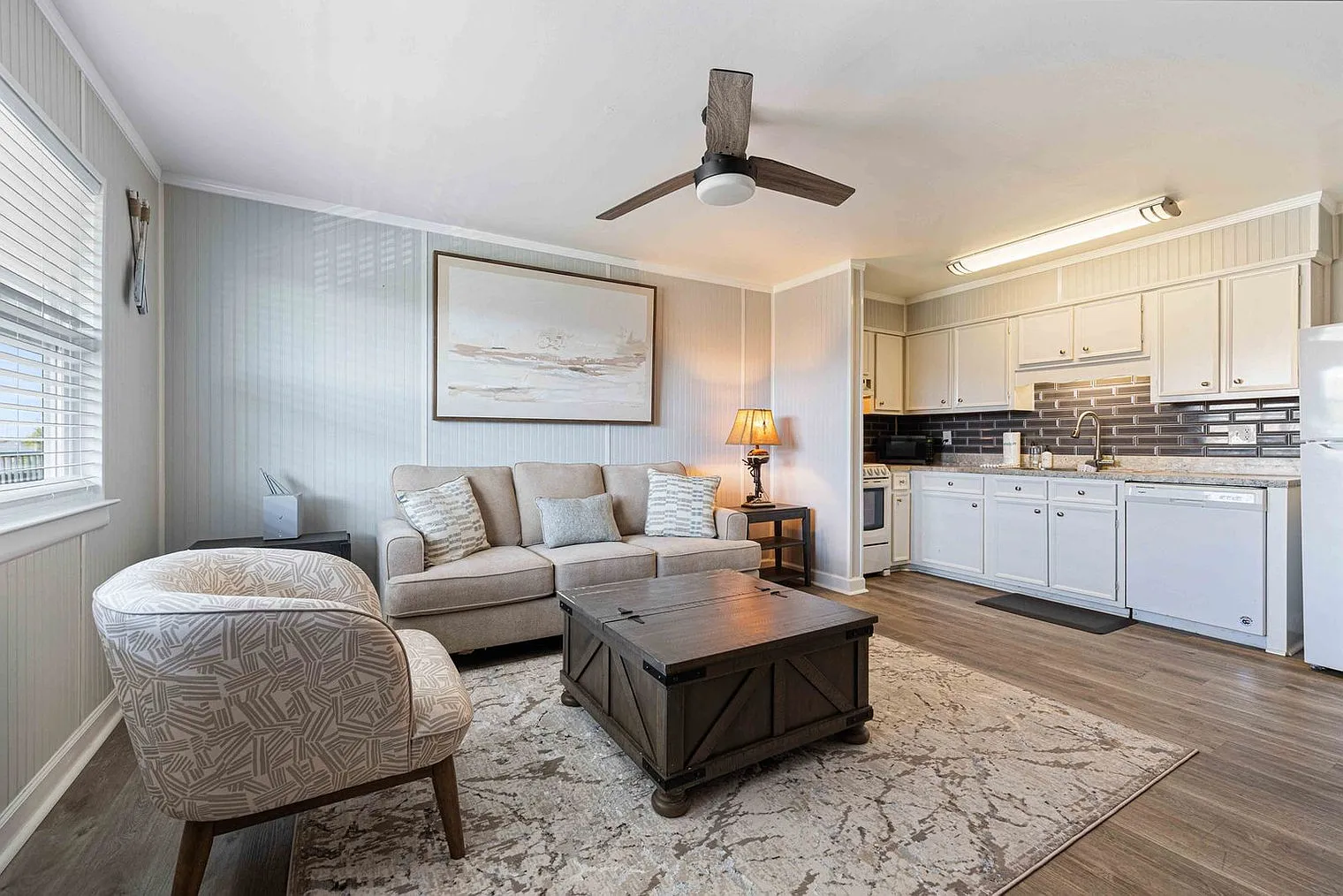 1 bed, 1.0 bath, 6200 sqft, $1,733 — Photo 4