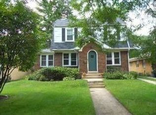 302 S George St, Mount Prospect, IL 60056