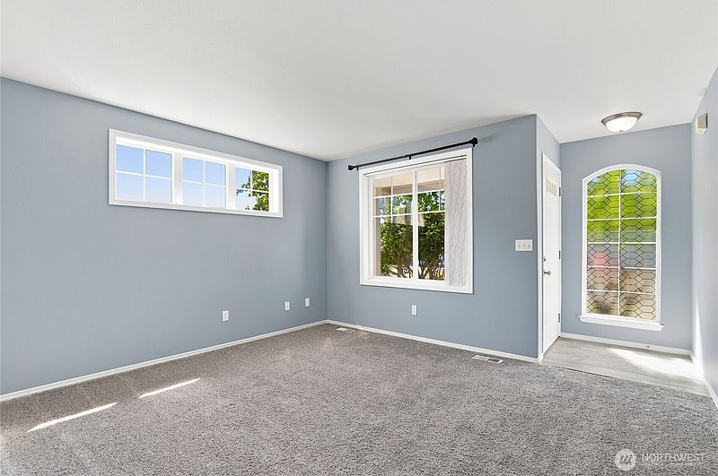 5th image of 8029 46th Avenue SW