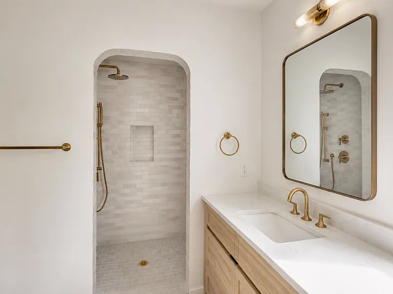 8546 E Lorain Rd — Photo 11
