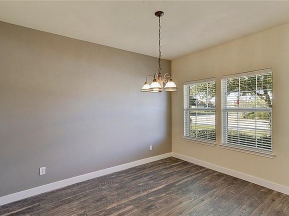 4th image of 100 Campos Dr