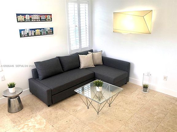 3rd image of 826 7th St APT 3
