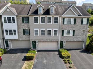 3035 Ironwood Cir, Jeannette, PA 15644