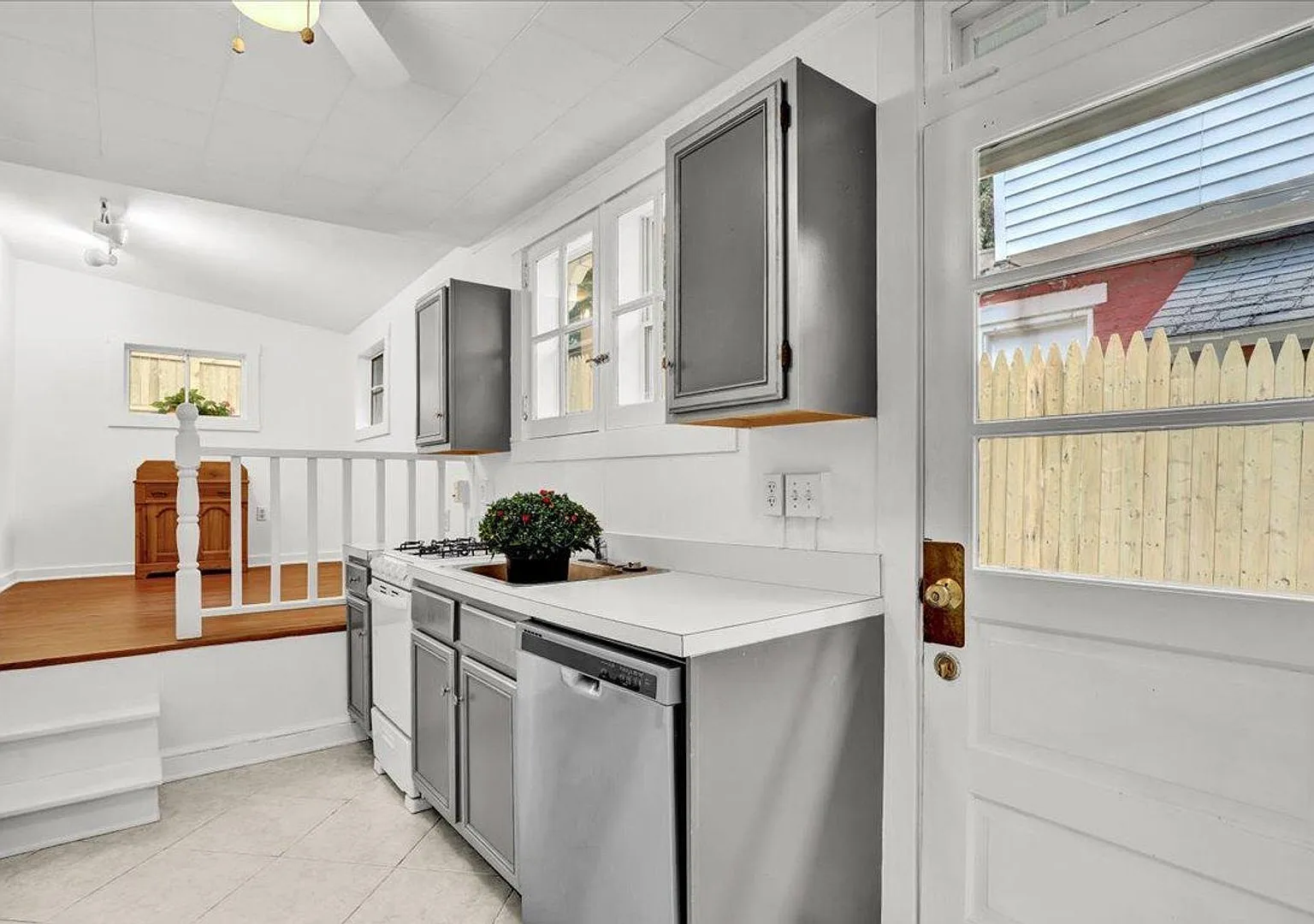 Charming 1BR/1BA Cottage in the Heart of Lancaster City! — Photo 4