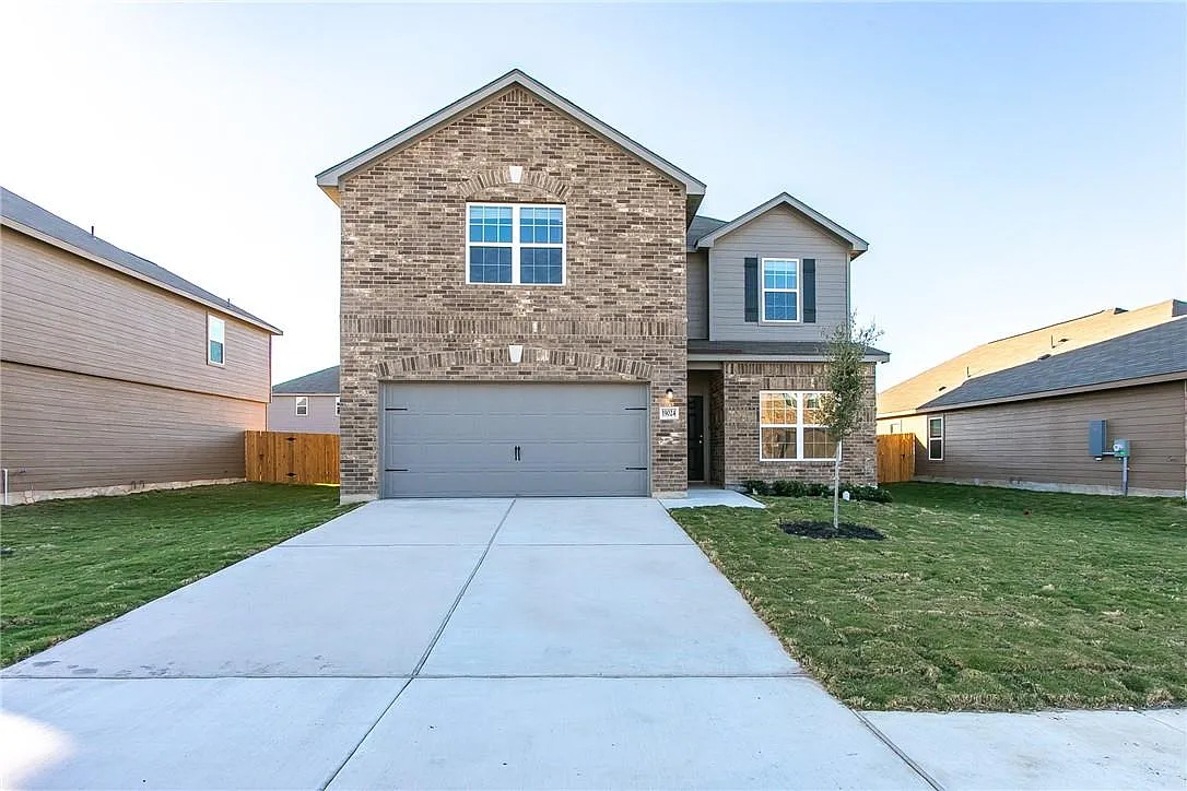 5 bed, 2.5 bath, 2542 sqft, $1,945 — Photo 1