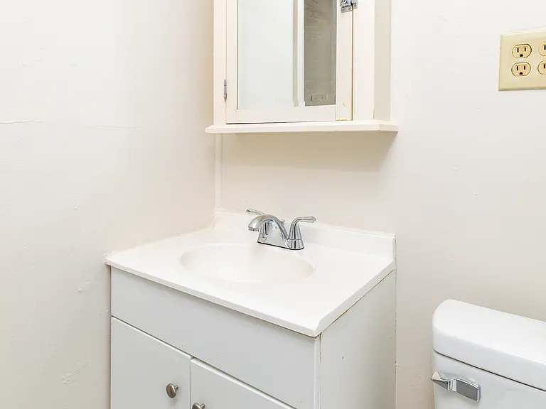 219 Highland Ave — Photo 18