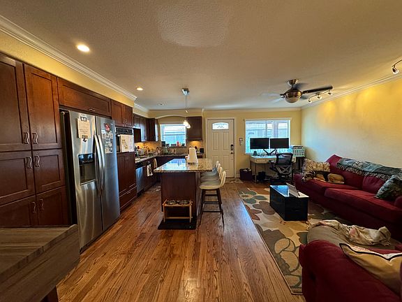 *This unit is currently occupied by a tenant. The existing tenant will remove all furniture and personal items at move-out. A move-in date will be coordinated with you, the new tenant.