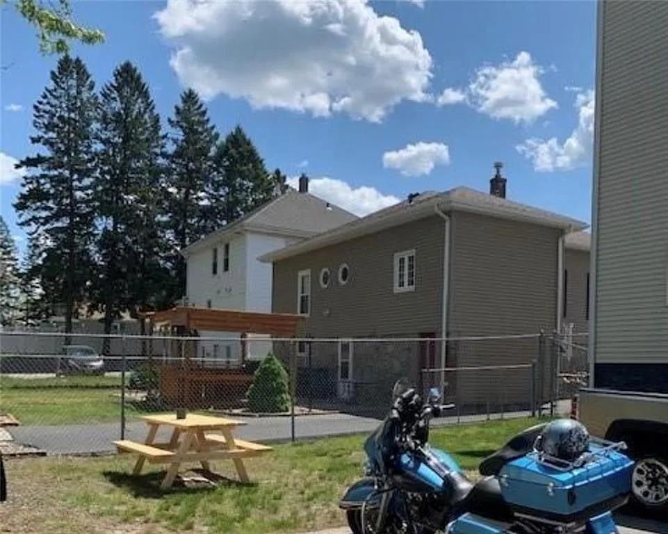 2 bed, 1.0 bath, 936 sqft, $1,750 — Photo 3