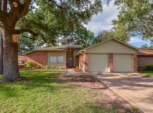411 Village Creek Dr, Webster, TX 77598