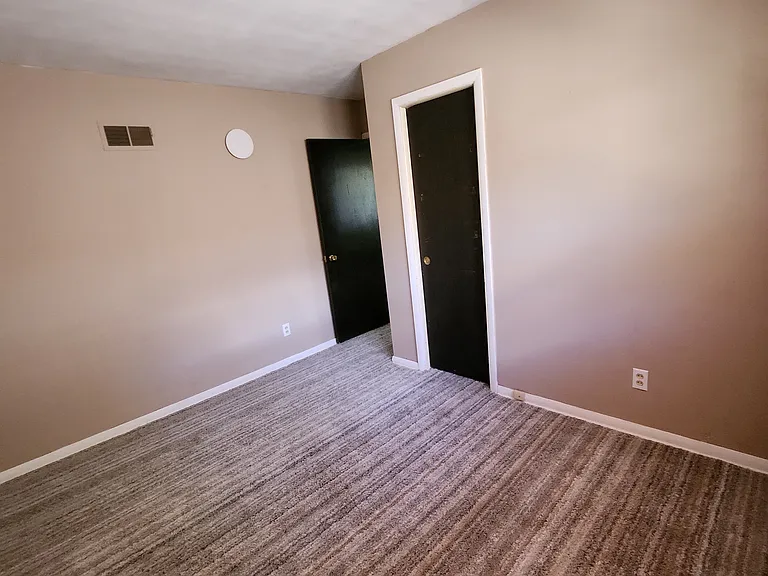 2116 W Kettelle St — Photo 17