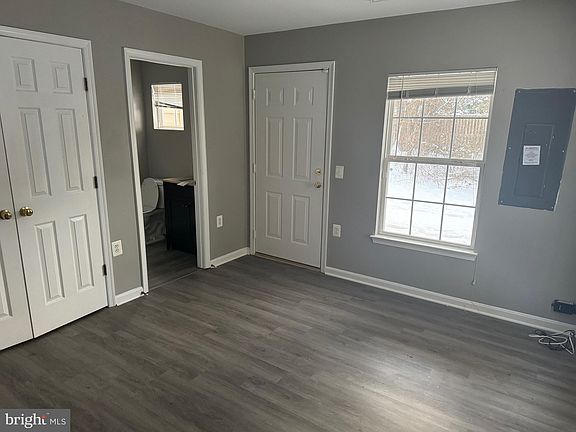 4th image of 23114 Blackthorn Sq
