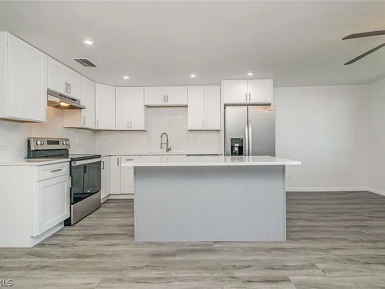 1300 Estero Blvd #205 — Photo 8