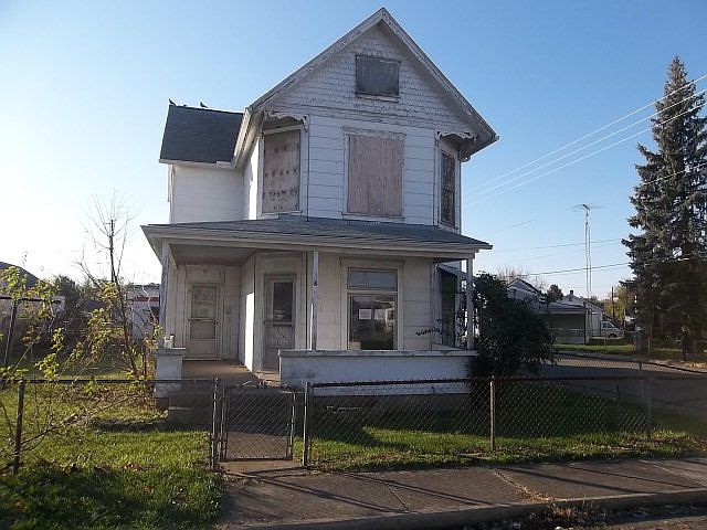 1st image of 882 Dayton St