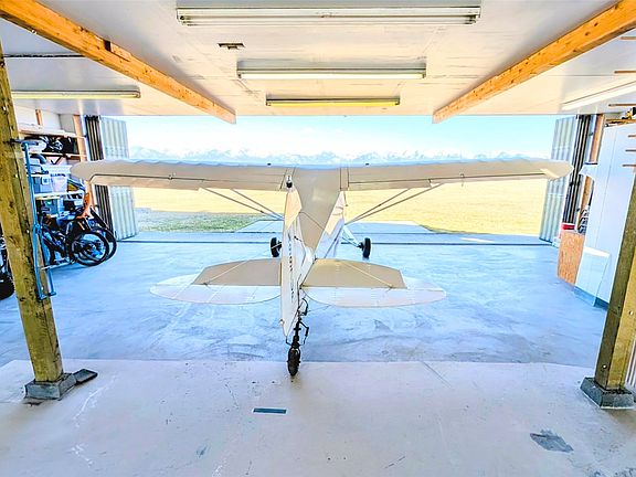 3rd image of 33 Staggerwing Lndg