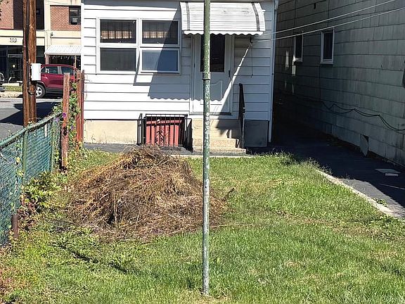 2nd image of 325 Lewis St