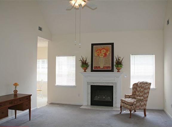 5th image of 405 Crescent Dr
