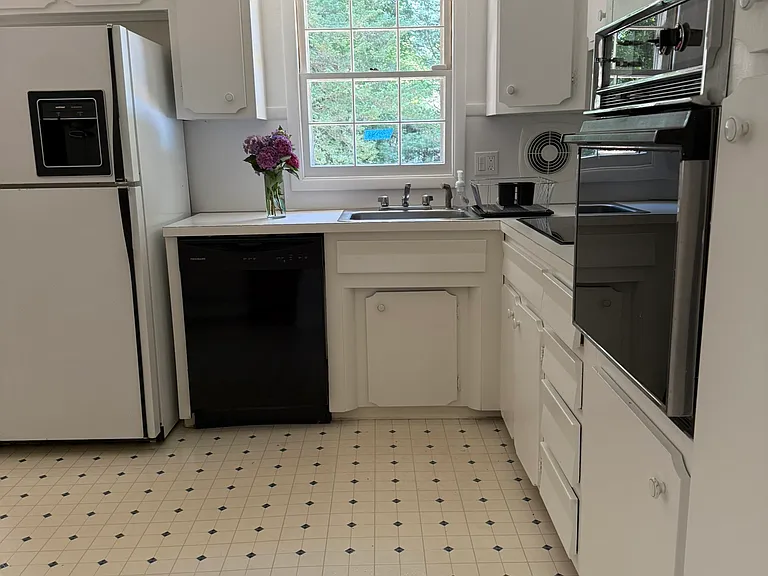 38 Nursery St — Photo 2