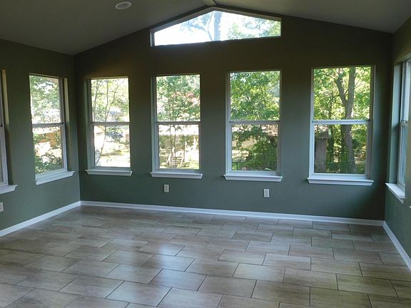 3rd image of 615 Green Oak Dr