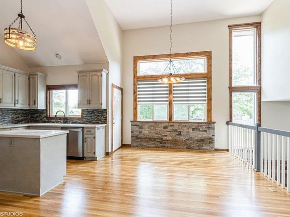 5th image of 9009 N Chatham Ave