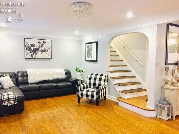 4th image of 1622 Hayes Ave