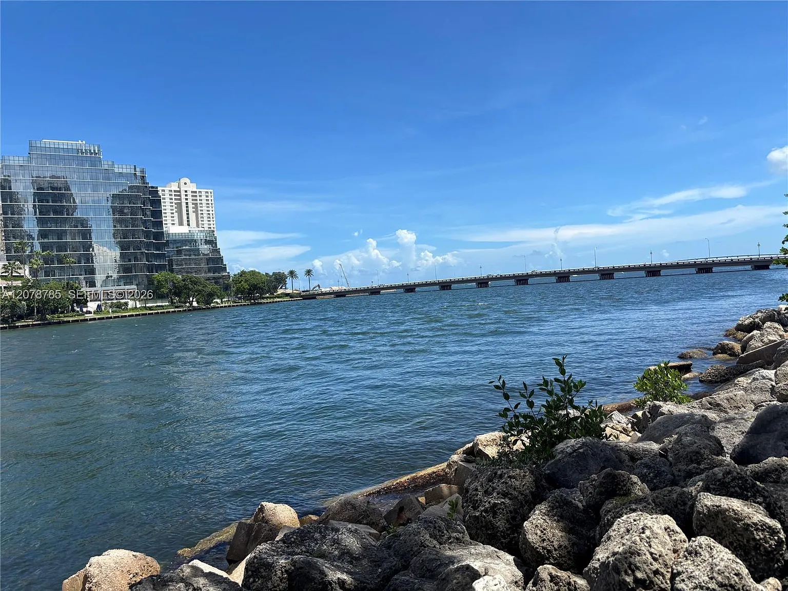 Iconbrickell Condo No 1 — Photo 4