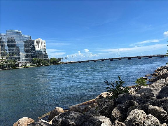 4th image of 475 Brickell Ave APT 1410