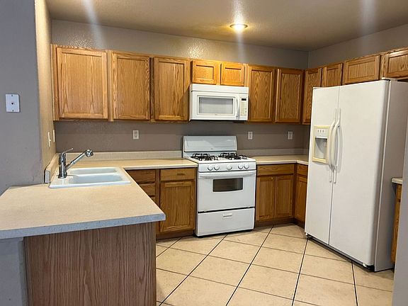 2nd image of 9276 Millikan Ave