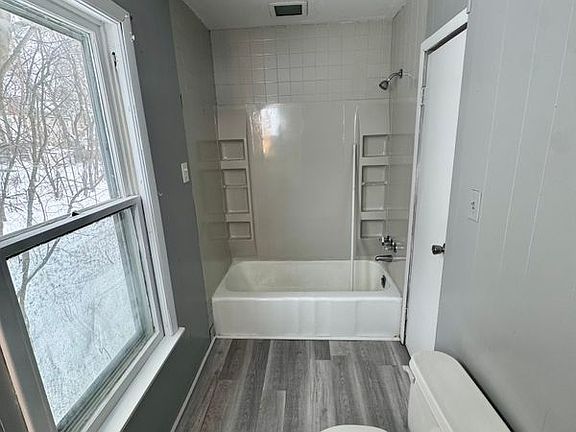 5th image of 213 Fletcher Ave