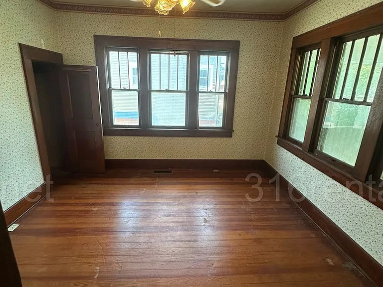 137 N Athenian Ave — Photo 8