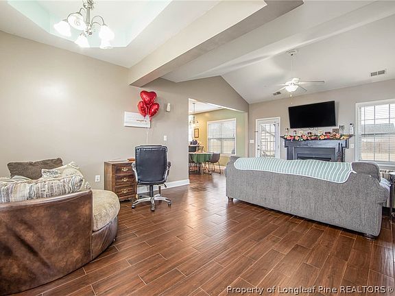 5th image of 190 Sandstone Dr