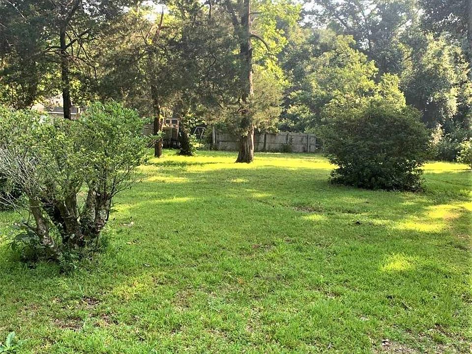 2nd image of 609 E Ten Mile Rd