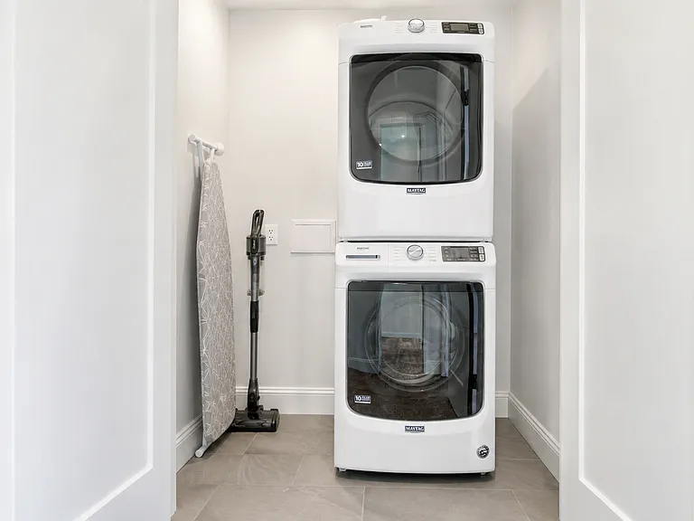 In-unit washer/dryer