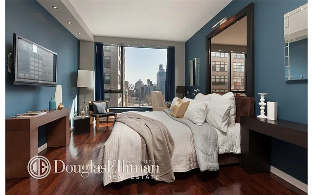 Sold by Douglas Elliman | media 17