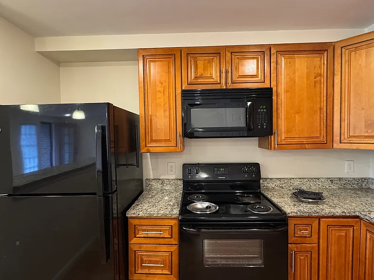 751 Highland Ave — Photo 5