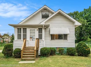 18201 Canal Rd, Clinton Township, MI 48038