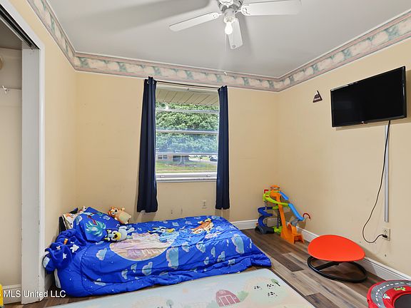 5th image of 2609 Demaret Dr