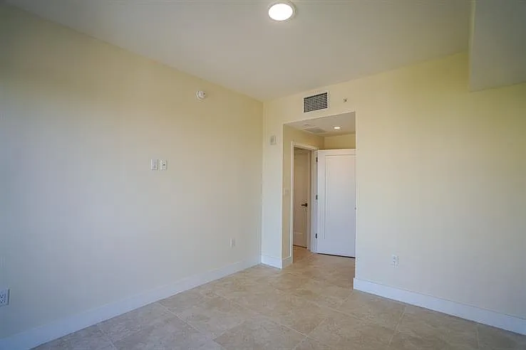 1091 Galiano St #502 — Photo 21