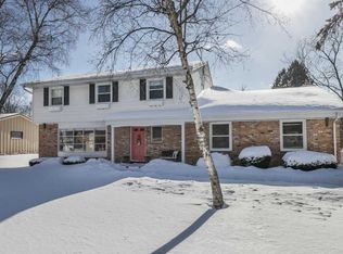 615 W Fairfield Ct, Glendale, WI 53217