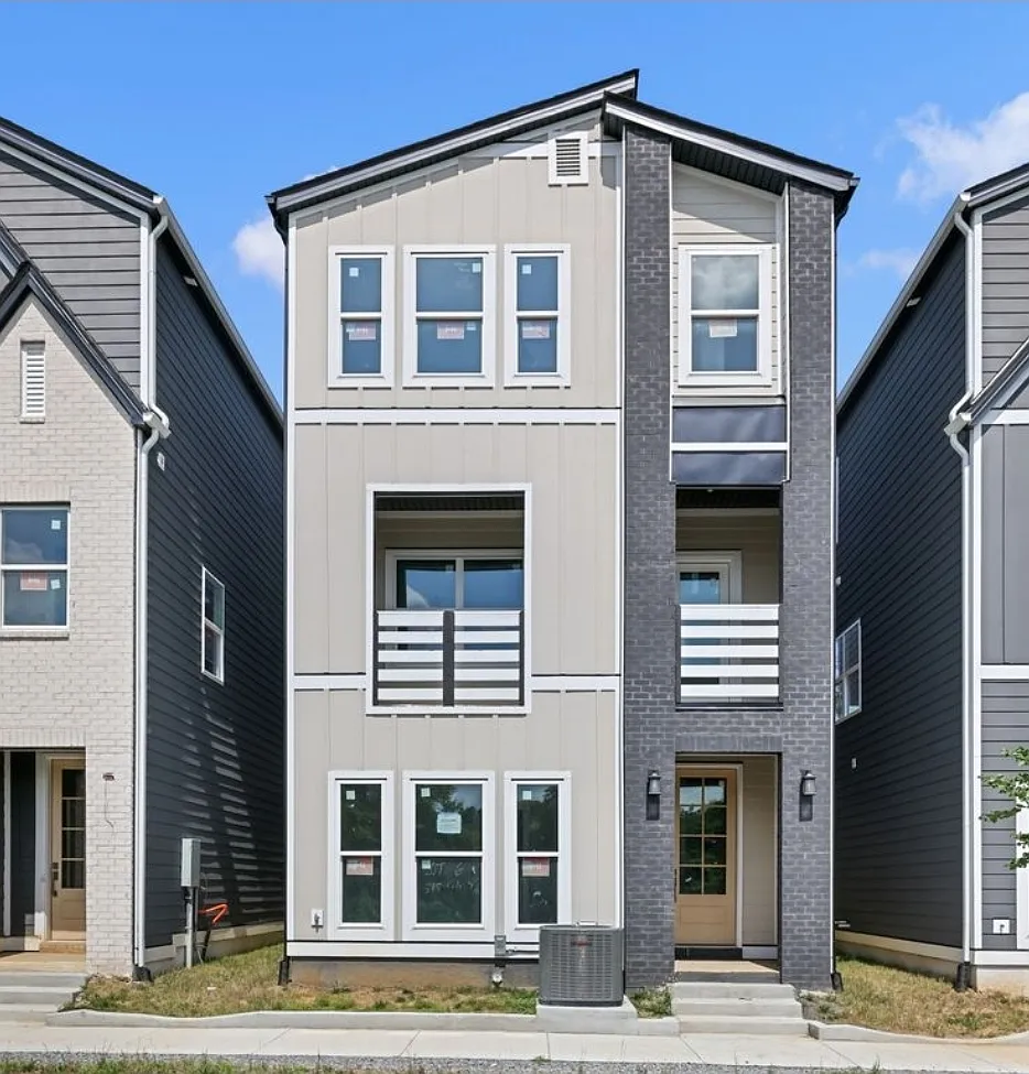 3 bed, 3.5 bath, 1832 sqft, $2,599 — Photo 3