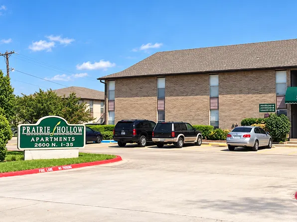 Prairie Hollow Apartments
