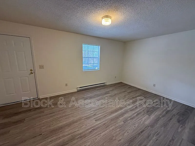 1 bed, 1.0 bath, $720 — Photo 3