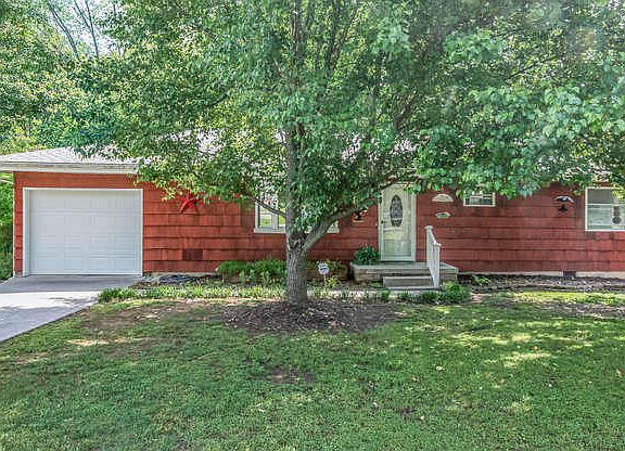 2nd image of 3104 Gladstone Ln
