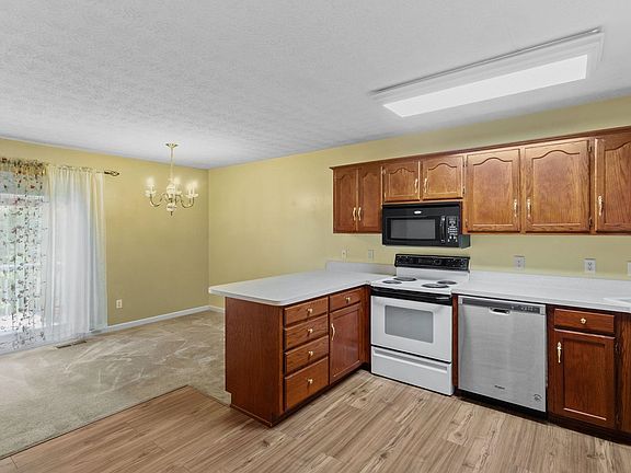 2nd image of 187 Emerald Dr