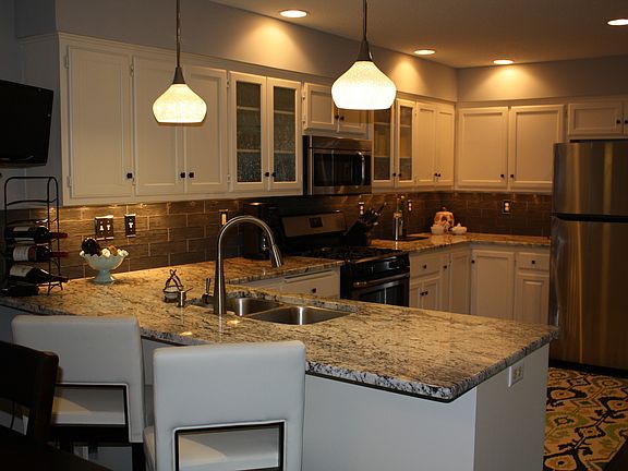 Updated, upscale kitchen. Granite, ss appliances, year old h
