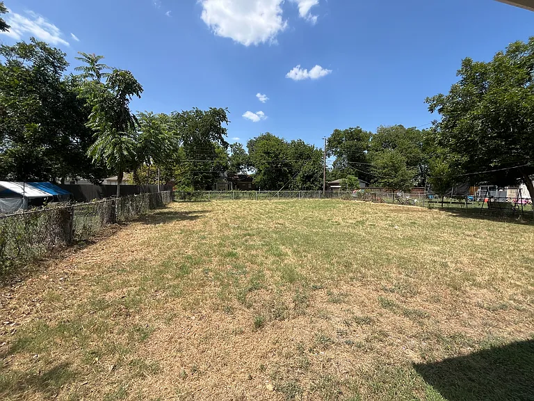 2301 Proctor St — Photo 18