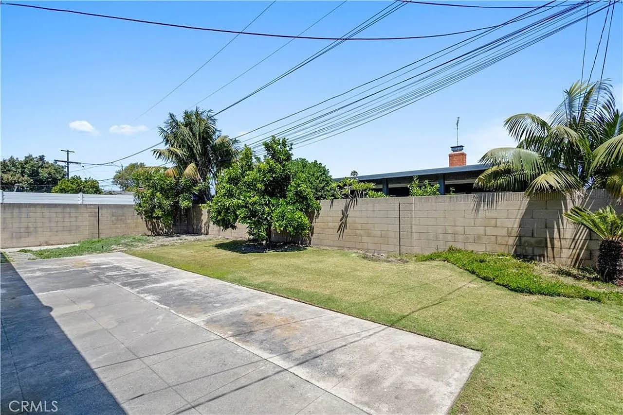5 bed, 1651 sqft, $5,300 — Photo 2